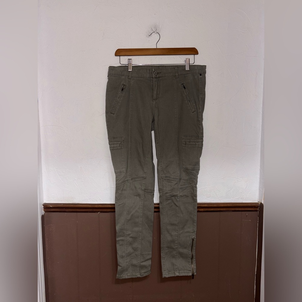 Denver Hayes | Green Cargo Pants